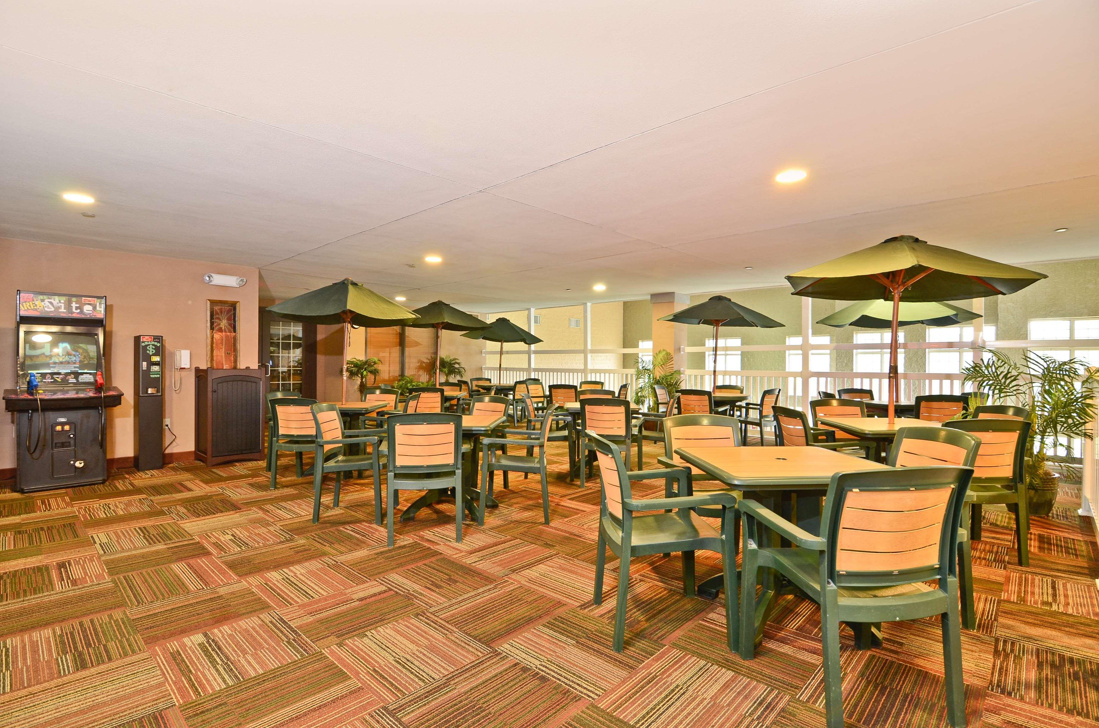 Best Western Premier Bridgewood Hotel Resort Neenah Exterior photo