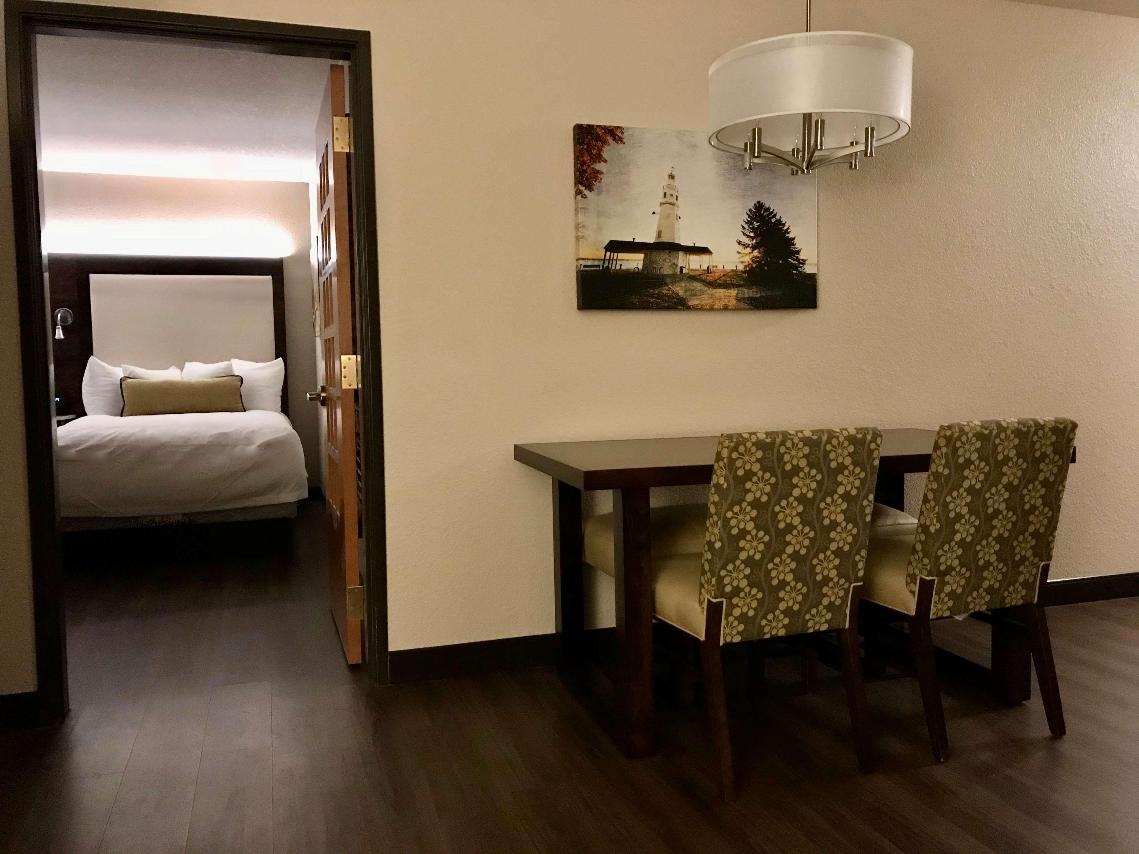 Best Western Premier Bridgewood Hotel Resort Neenah Exterior photo