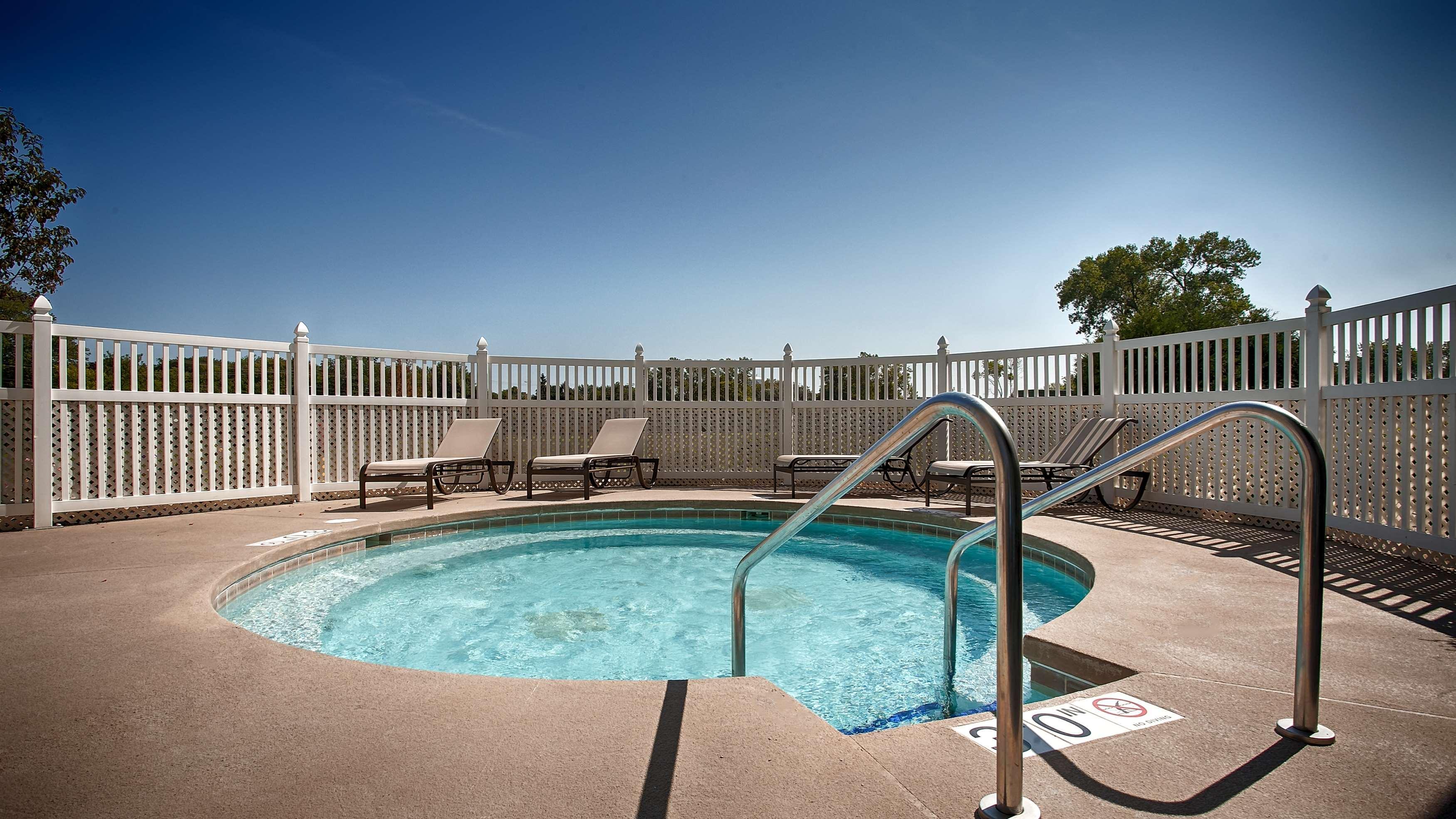 Best Western Premier Bridgewood Hotel Resort Neenah Exterior photo