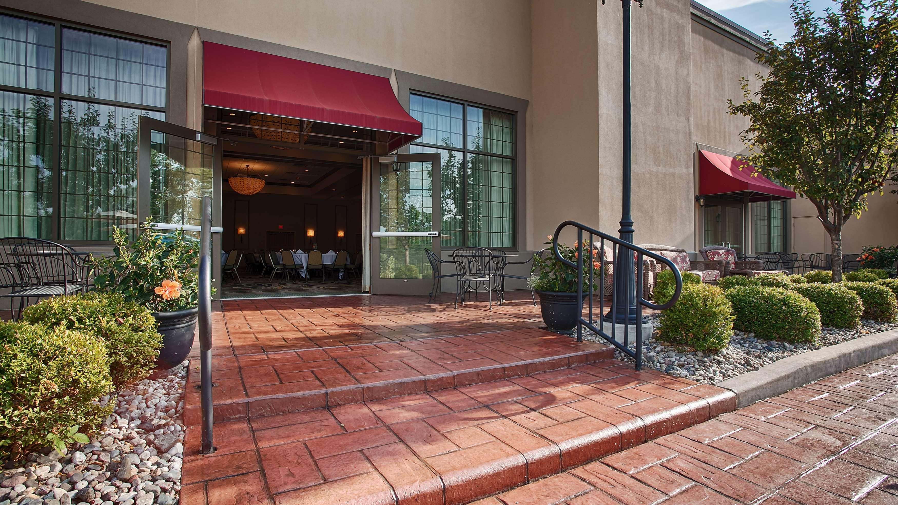 Best Western Premier Bridgewood Hotel Resort Neenah Exterior photo