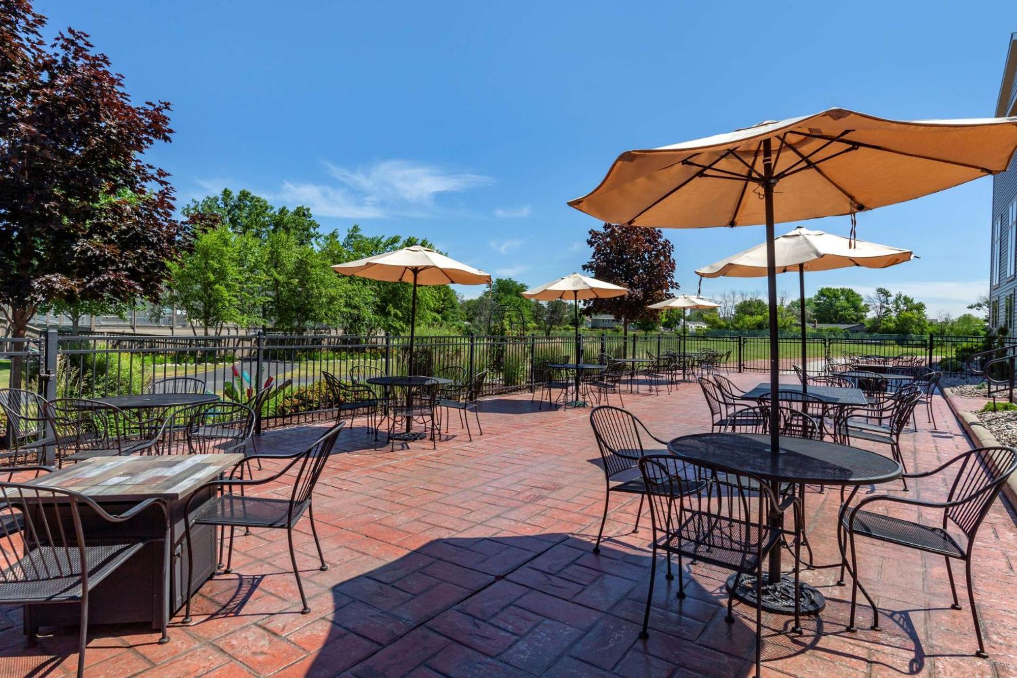Best Western Premier Bridgewood Hotel Resort Neenah Exterior photo