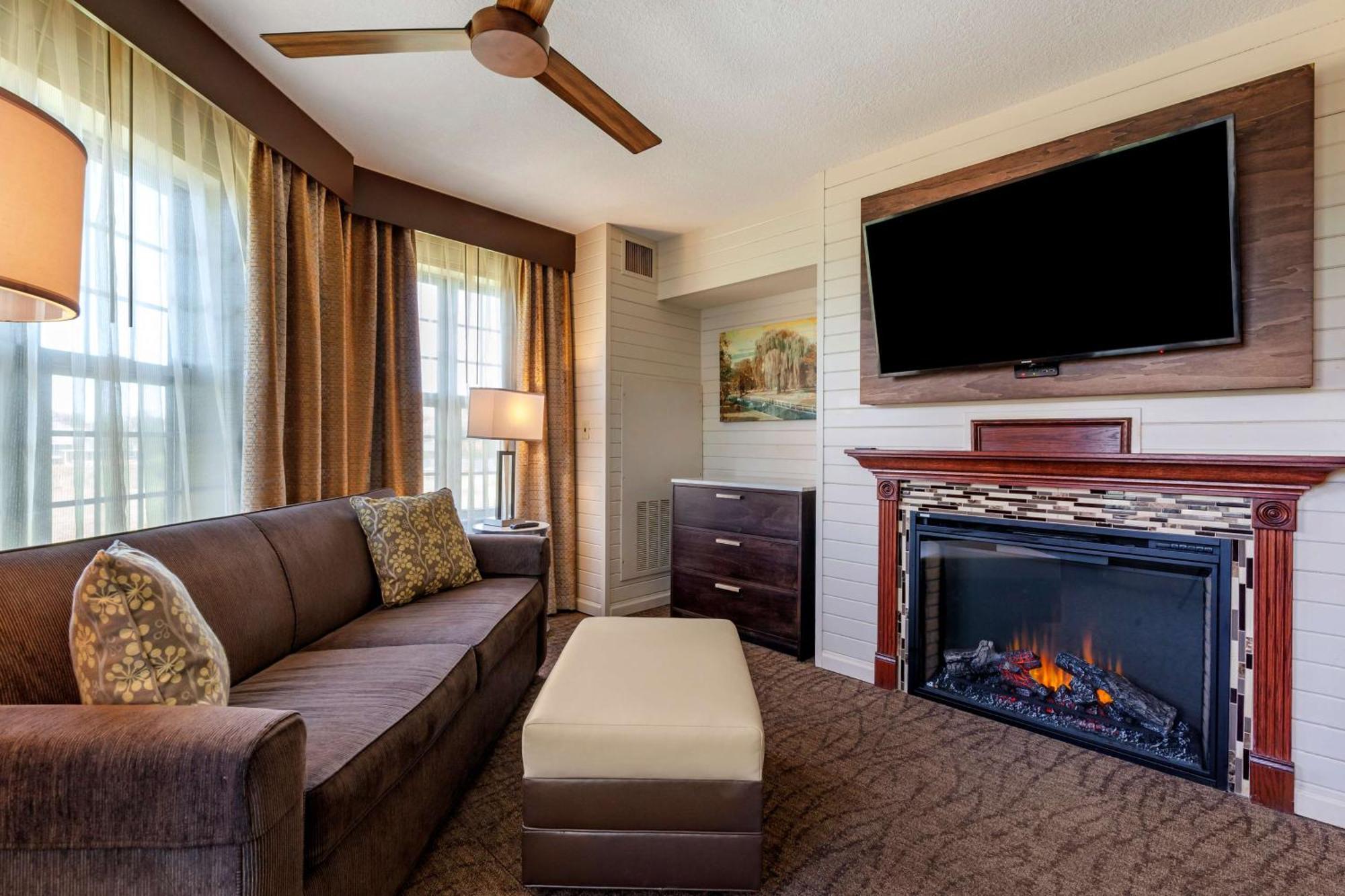 Best Western Premier Bridgewood Hotel Resort Neenah Exterior photo