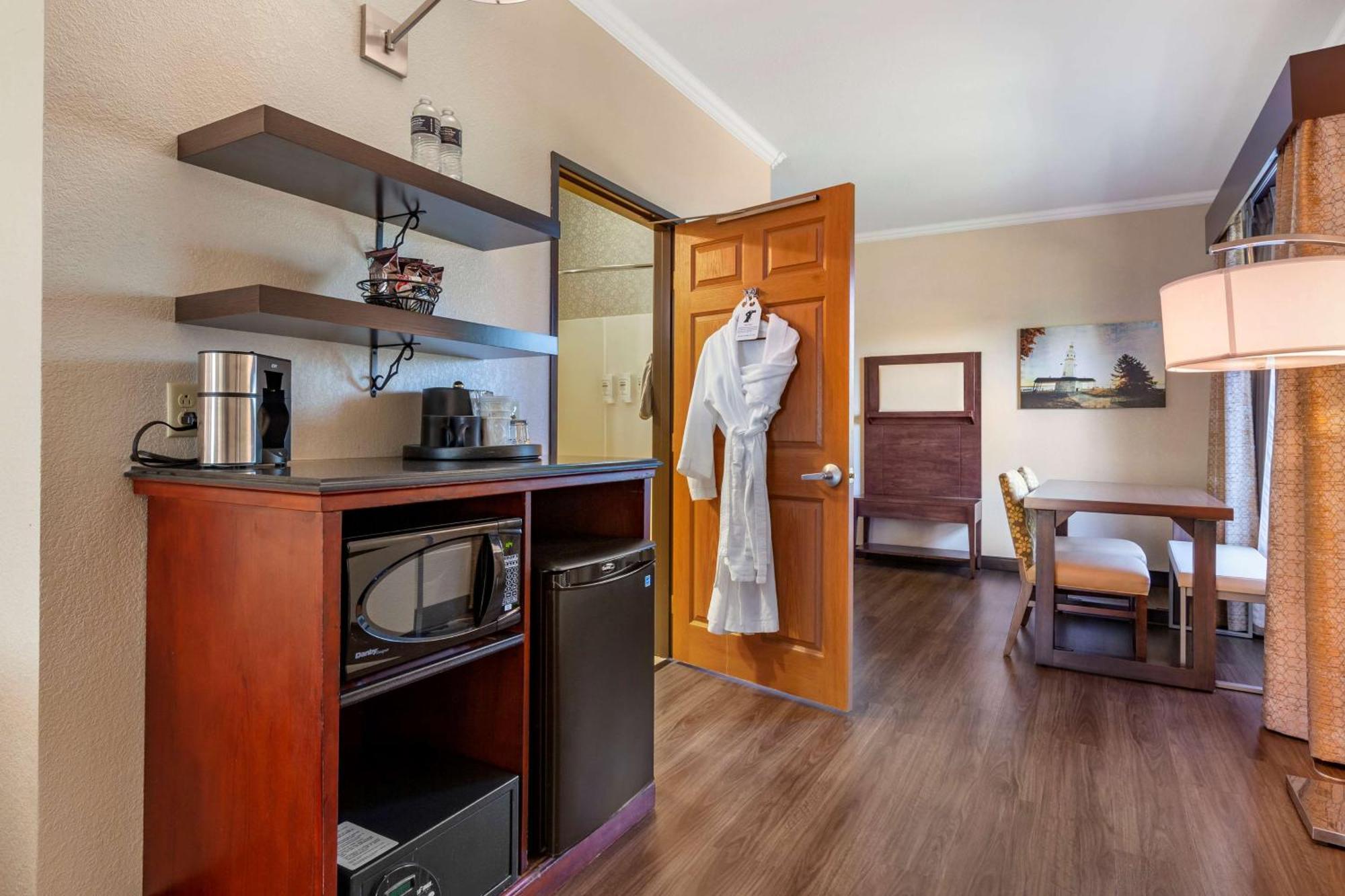 Best Western Premier Bridgewood Hotel Resort Neenah Exterior photo